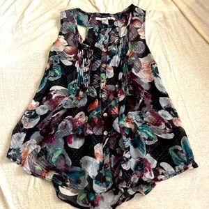 Women’s flowy top